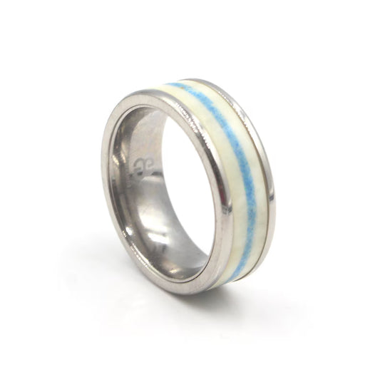 Ring aus weißem Stierhorn und Türkis