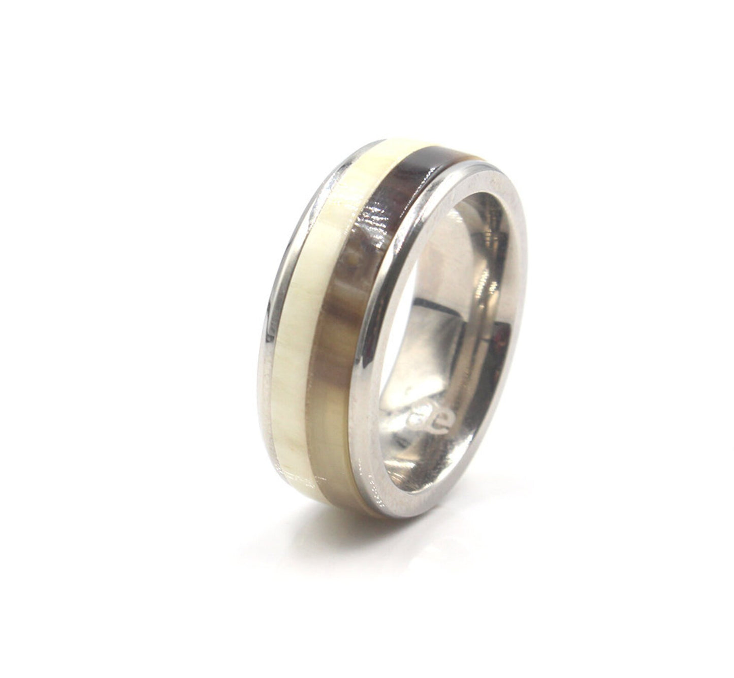 Ring aus weißem Stierhorn und Kuhbein