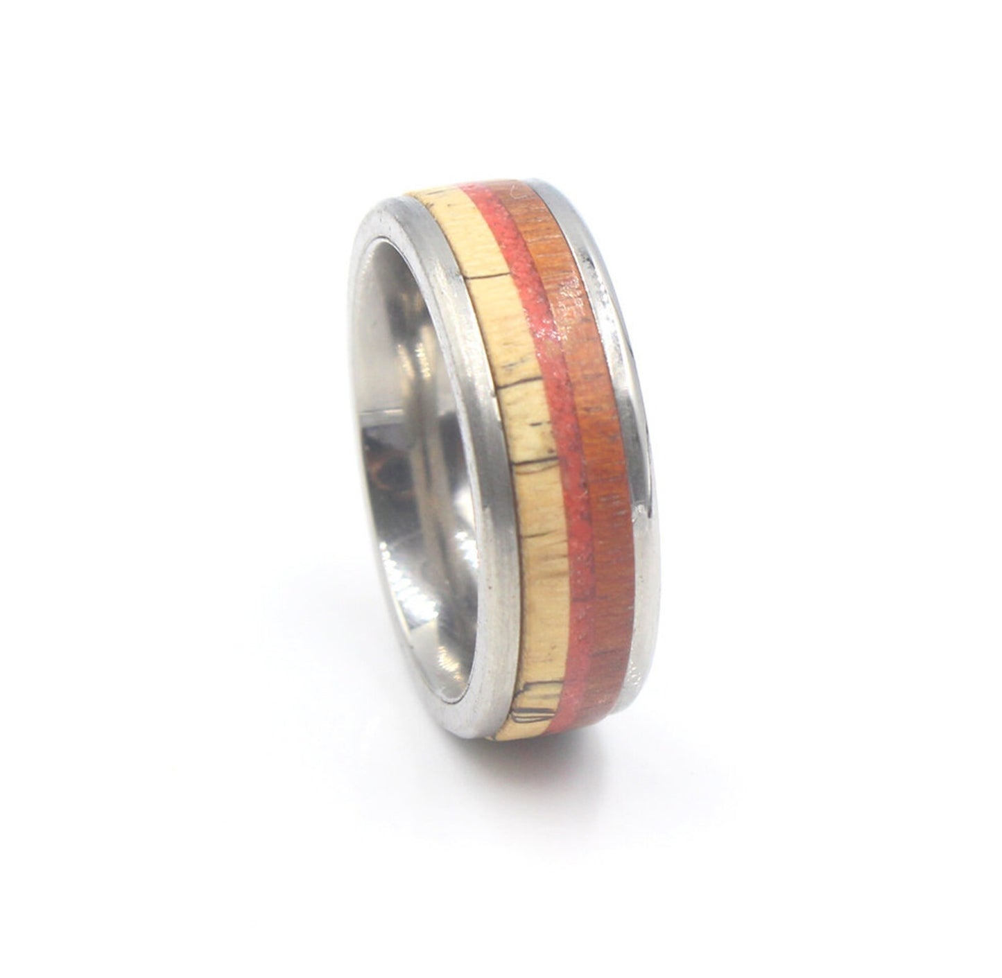 Ring aus rotem Jaspis, Rosenholz und gespaltenem Tamarindenholz