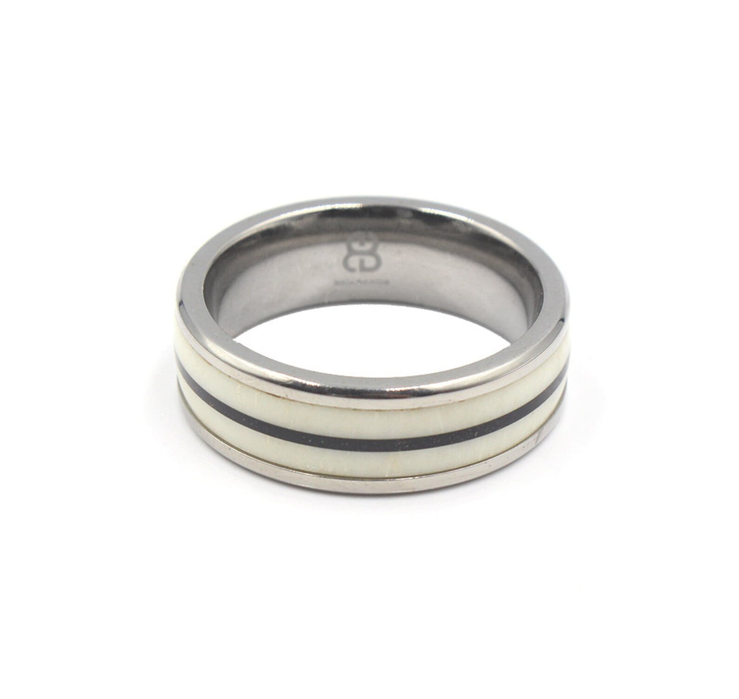 Ring aus weißem Stierhorn und schwarzem Büffelhorn