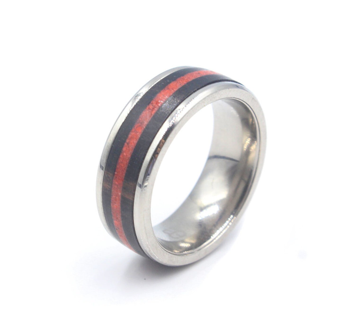 Ring aus schwarzem Arangholz und rotem Jaspis