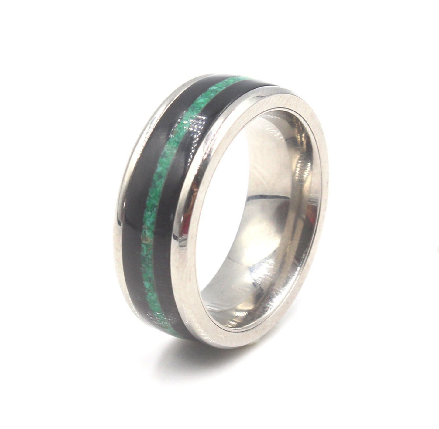 Ring aus Büffelhorn und Malachit