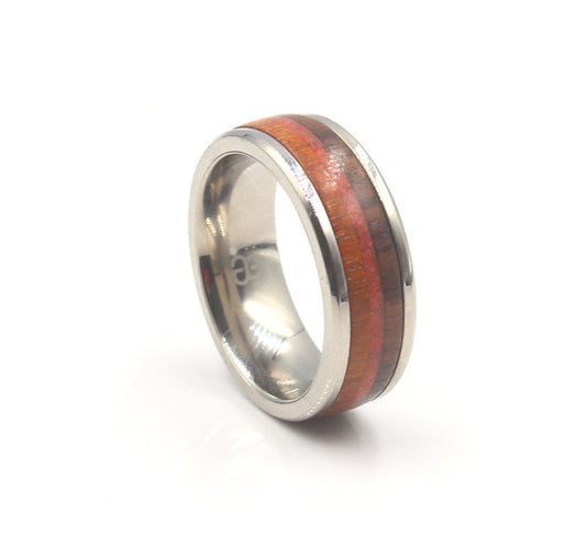 Ring aus Merbua-Holz, rotem Jaspis und Kokosnussholz