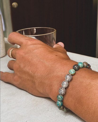 Blauer Jaspis und Silber