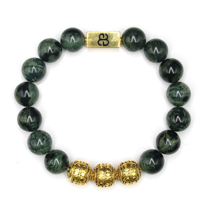 Dunkelgrüne Nephrit-Jade und Gold 